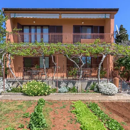 Apartment With Parking Space - 20822
